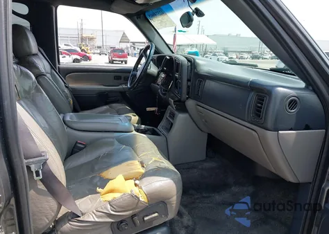 2000 Chevrolet Suburban 1500 Lt from USA, damaged, VIN 3GNEC16TXYG213573